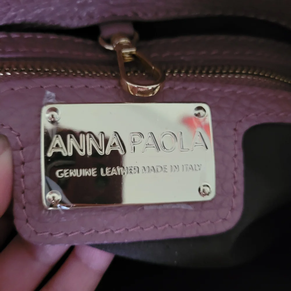 Chic Pink Crossbody Bag (Leather) - Picture 2 of 2